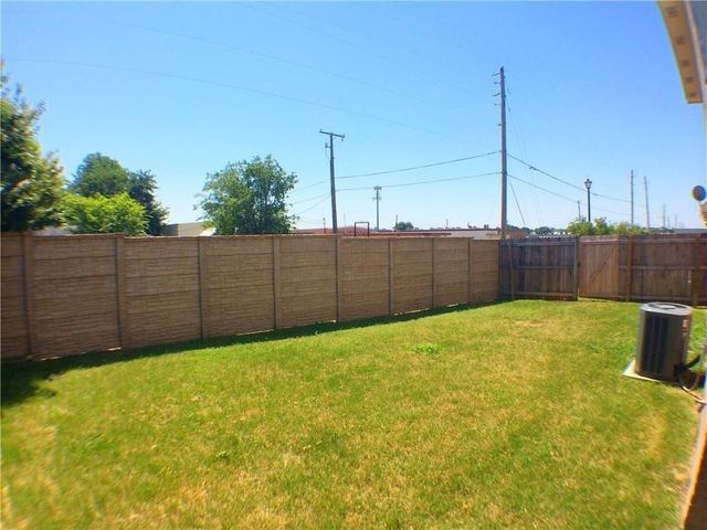 2301 Kingsway Drive, Arlington, TX 76012