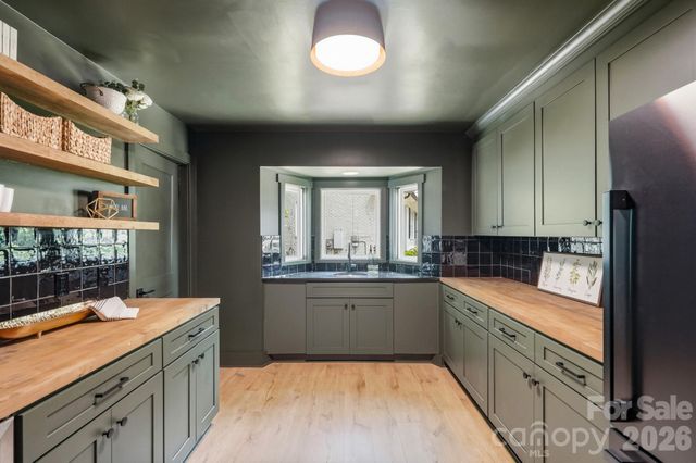 3800 Lovett Circle, Charlotte, NC 28210