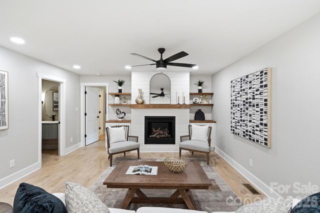 3800 Lovett Circle, Charlotte, NC 28210