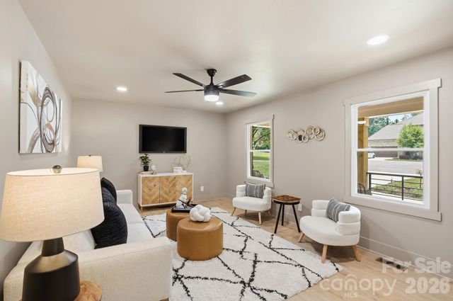 3800 Lovett Circle, Charlotte, NC 28210