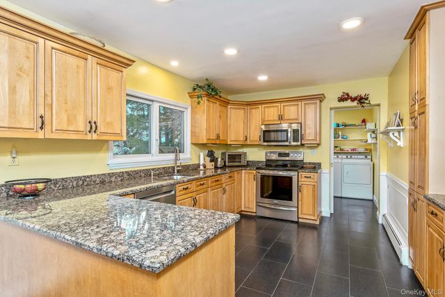 25 Sheryl Crescent, Smithtown, NY 11787