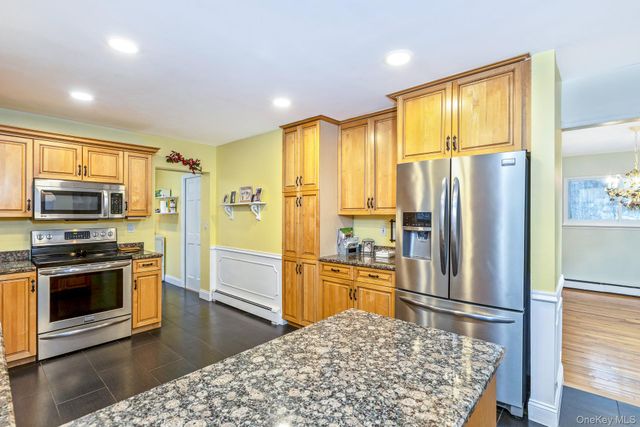 25 Sheryl Crescent, Smithtown, NY 11787