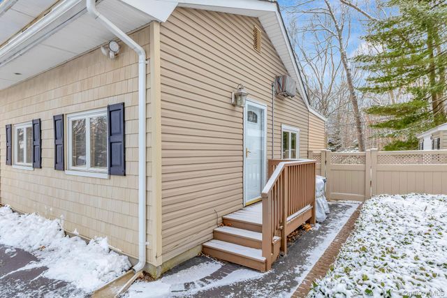 25 Sheryl Crescent, Smithtown, NY 11787