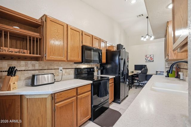 9145 N 68th Avenue, Peoria, AZ 85345