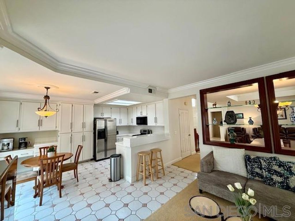 Image 13 of property listing at 5376 Camino Playa Malaga, San Diego, CA 92124