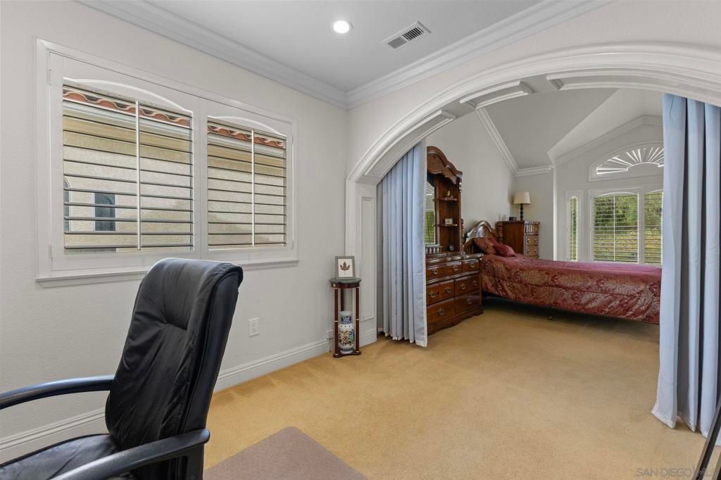 Image 24 of property listing at 5376 Camino Playa Malaga, San Diego, CA 92124