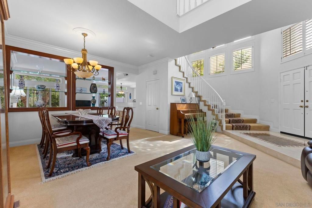 Image 4 of property listing at 5376 Camino Playa Malaga, San Diego, CA 92124