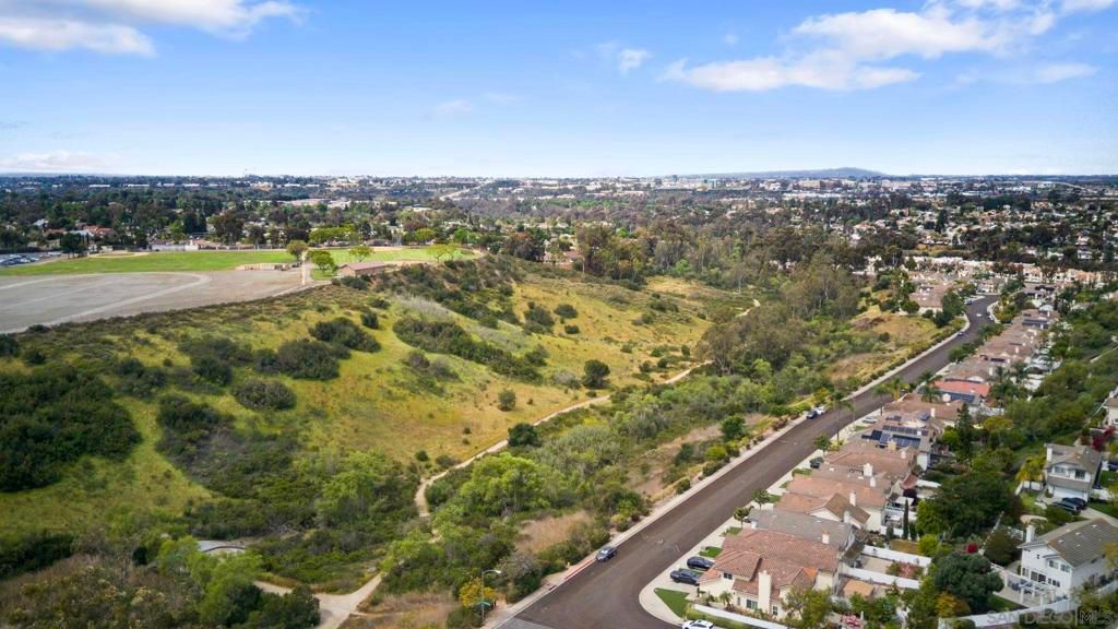 Image 40 of property listing at 5376 Camino Playa Malaga, San Diego, CA 92124