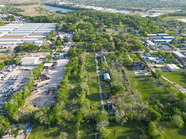 729 Crenshaw Road, Houston, TX 77504