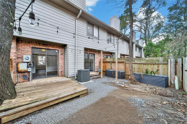 10 E Willowwood Court, The Woodlands, TX 77381