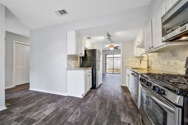 10 E Willowwood Court, The Woodlands, TX 77381