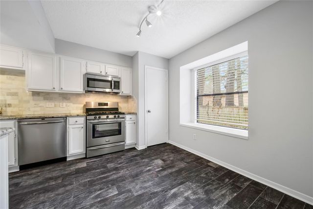 10 E Willowwood Court, The Woodlands, TX 77381