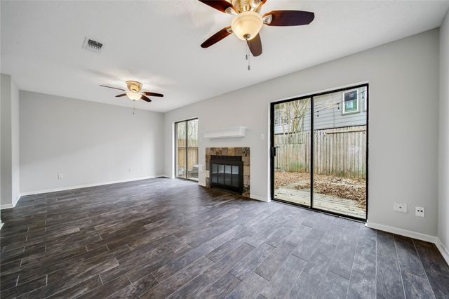 10 E Willowwood Court, The Woodlands, TX 77381