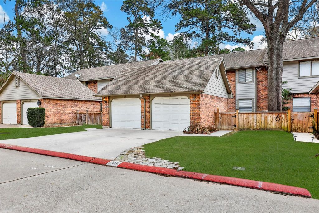 10 E Willowwood Court, The Woodlands, TX 77381