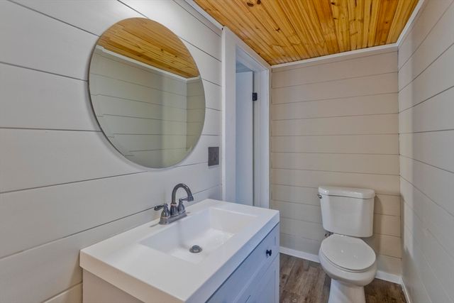 22 Crawford St, Palmer, MA 01069