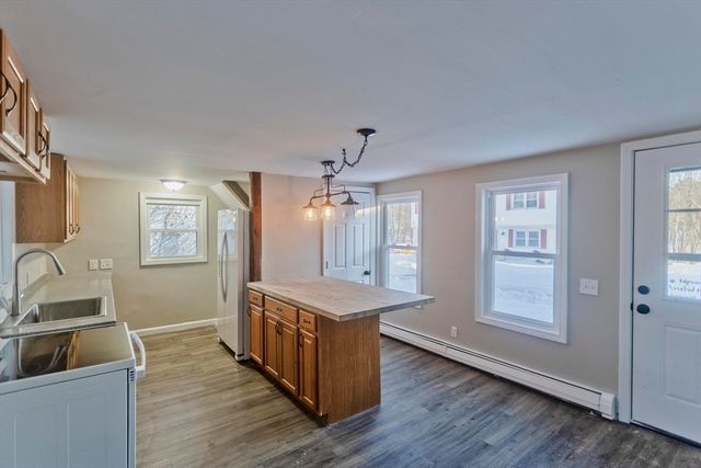 22 Crawford St, Palmer, MA 01069