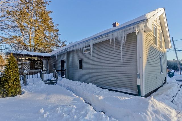 22 Crawford St, Palmer, MA 01069