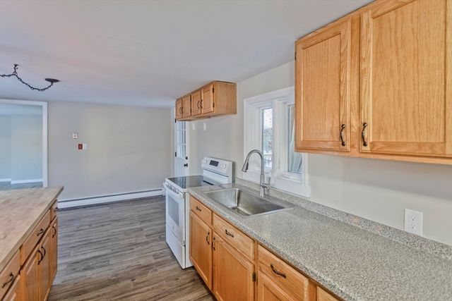 22 Crawford St, Palmer, MA 01069