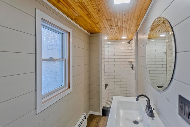 22 Crawford St, Palmer, MA 01069