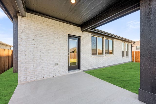 109 Winterwood Drive, Lavon, TX 75166