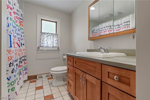 9355 Hyde Park Drive, Twinsburg, OH 44087