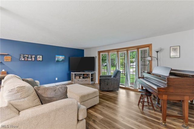 9355 Hyde Park Drive, Twinsburg, OH 44087