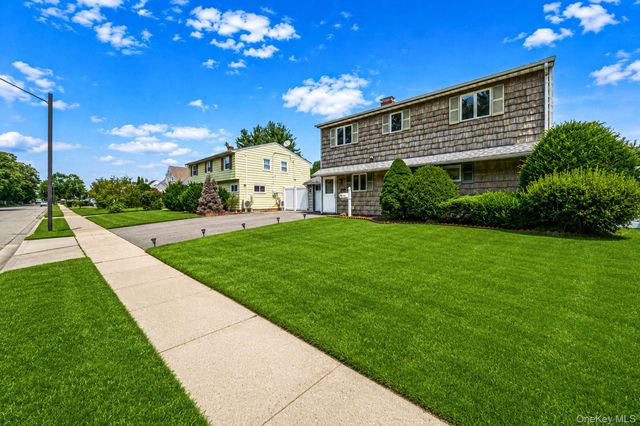 201 Acre Lane, Hicksville, NY 11801