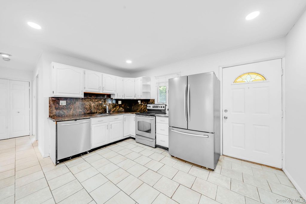 201 Acre Lane, Hicksville, NY 11801 — photo 3