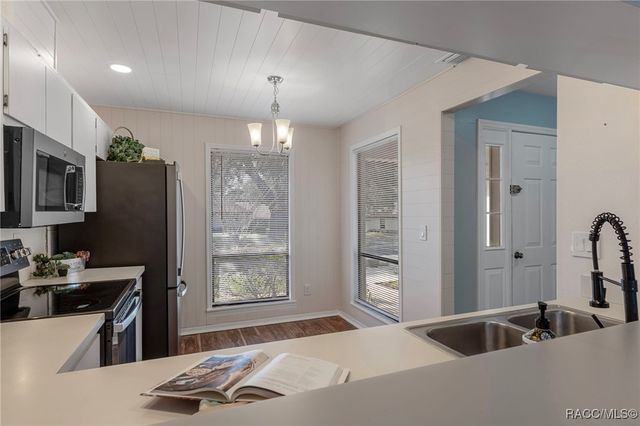 5991 W Bromley Circle, Crystal River, FL 34429