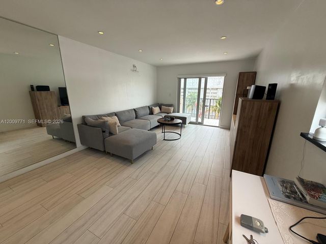 1150 Collins Ave 406, Miami Beach, FL 33139