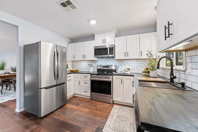 518 Riverbanks Road, Grants Pass, OR 97527