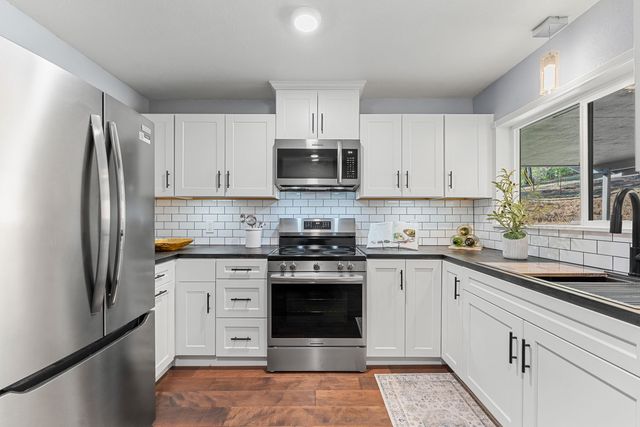 518 Riverbanks Road, Grants Pass, OR 97527