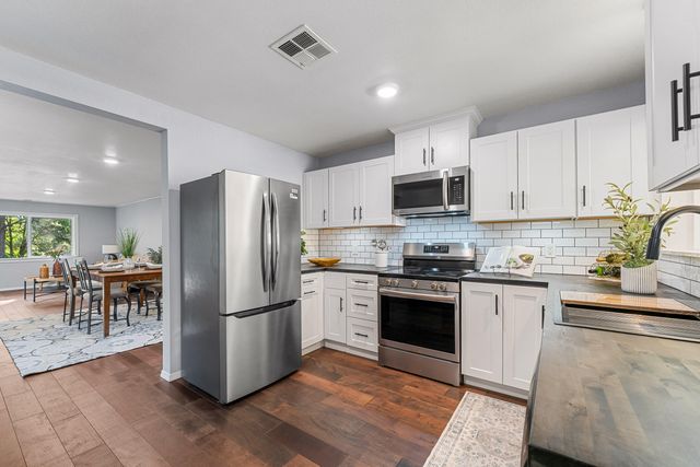518 Riverbanks Road, Grants Pass, OR 97527