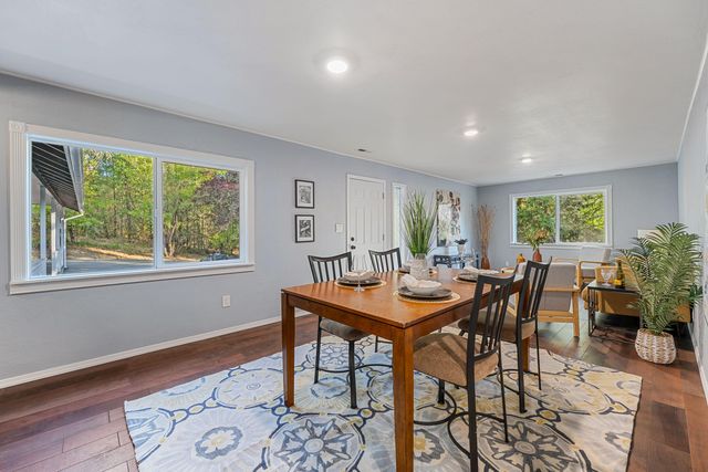 518 Riverbanks Road, Grants Pass, OR 97527