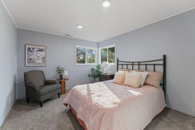 518 Riverbanks Road, Grants Pass, OR 97527