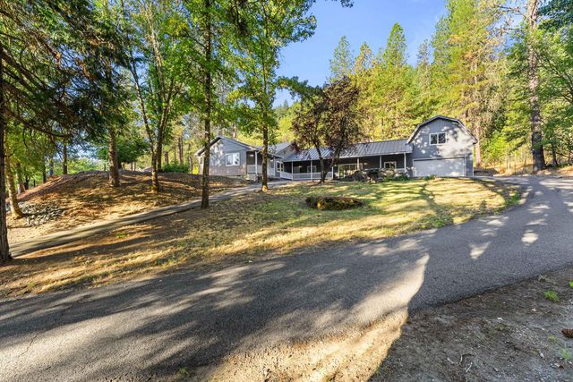 518 Riverbanks Road, Grants Pass, OR 97527