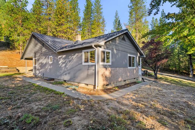 518 Riverbanks Road, Grants Pass, OR 97527