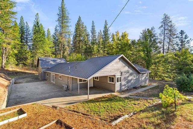 518 Riverbanks Road, Grants Pass, OR 97527