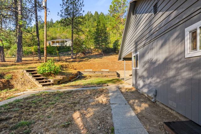 518 Riverbanks Road, Grants Pass, OR 97527