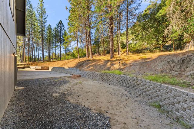 518 Riverbanks Road, Grants Pass, OR 97527