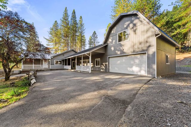 518 Riverbanks Road, Grants Pass, OR 97527