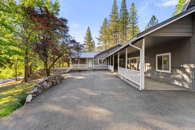 518 Riverbanks Road, Grants Pass, OR 97527