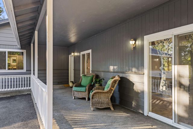 518 Riverbanks Road, Grants Pass, OR 97527