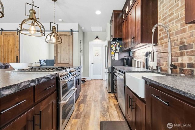 30 Forest Heights, Cathlamet, WA 98612