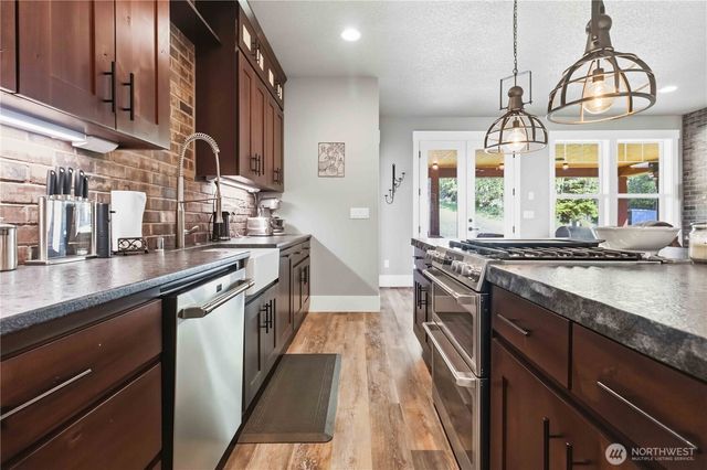 30 Forest Heights, Cathlamet, WA 98612
