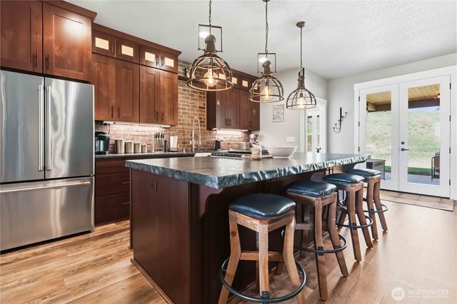 30 Forest Heights, Cathlamet, WA 98612