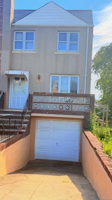 5750 82nd Street, Middle Village, NY 11379