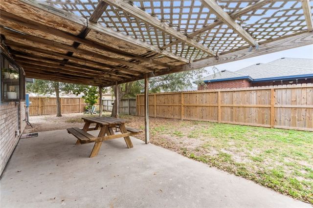 929 Saint Gregory St, Corpus Christi, TX 78418