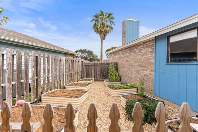 929 Saint Gregory St, Corpus Christi, TX 78418