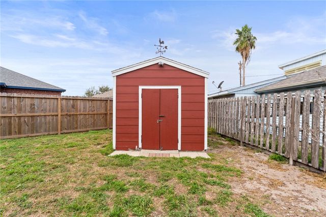 929 Saint Gregory St, Corpus Christi, TX 78418